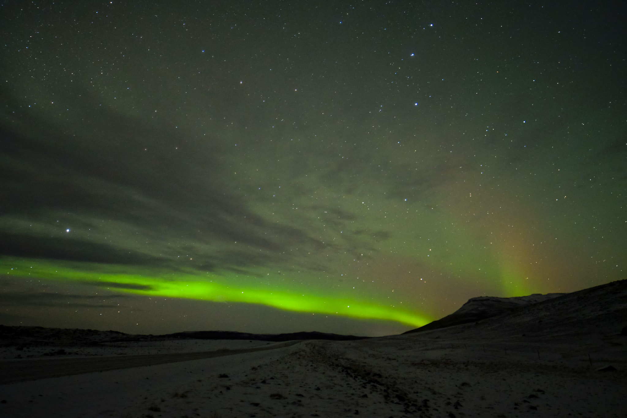 Aurora arcs formation
