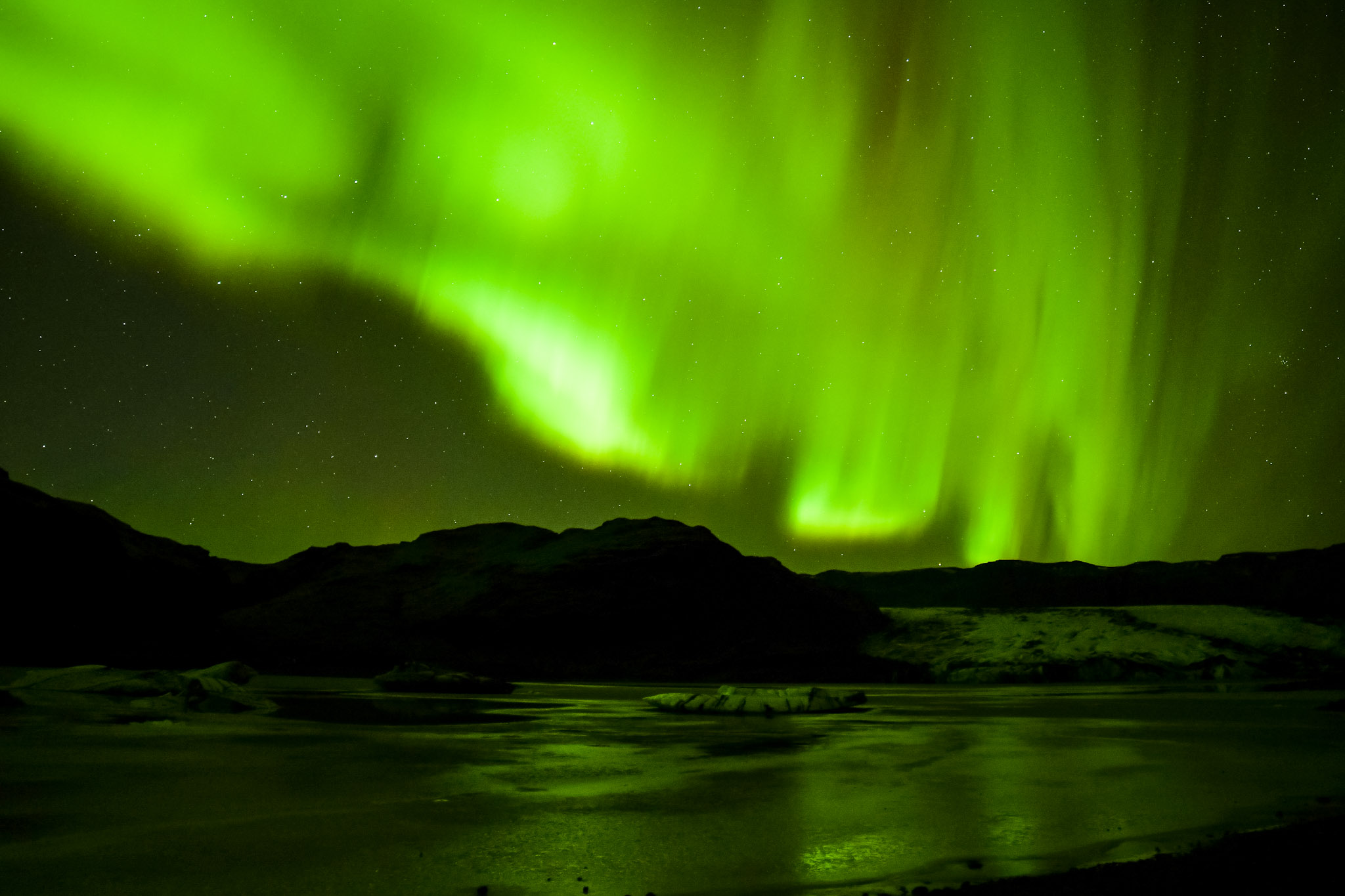 Aurora curtains formation