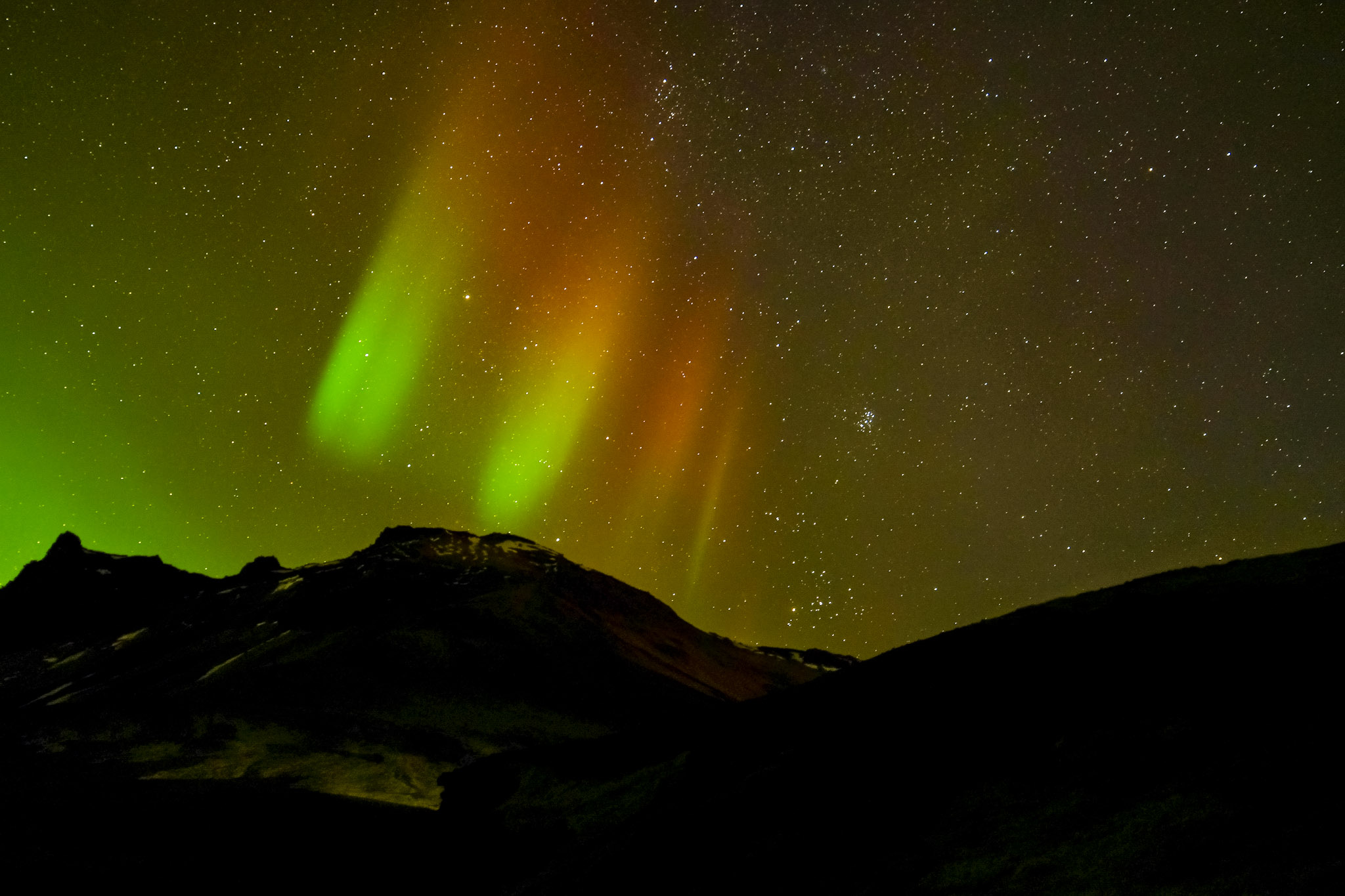 Aurora rays and pillars