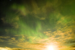 Moon set with pulsating/high solar wind 'patch' aurora formation 18 dsc 0328