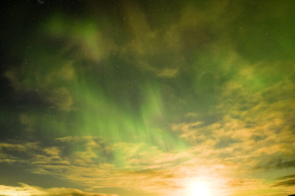 Moon set with pulsating/high solar wind 'patch' aurora formation 18 dsc 0328