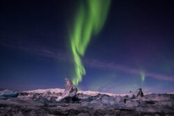 Single Aurora streamer above 'Iceberg Lagoon' under a full moon #2 9 dsc 0540