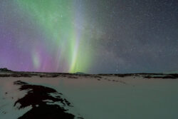 Aurora Beam and Milky Way over snowy plains dsc 4520