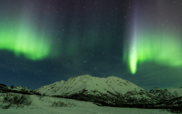 'Comet' Beam over a prominent Alaskan peak 3 dsc 4059